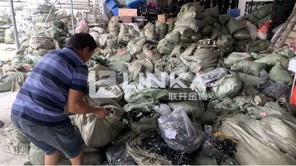 東莞51漫画在线免费观看正負極回收案例—19年11月6日東莞51漫画成人无遮挡回收現場