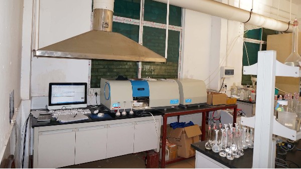 51漫画成人无遮挡金屬實驗室